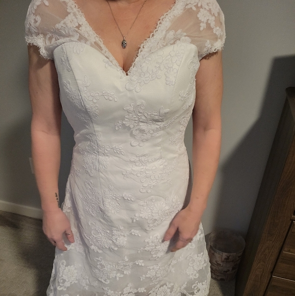 Gorgeous White High Low Wedding Dress Brand New Beautiful Lace and Beading - Picture 9 of 15